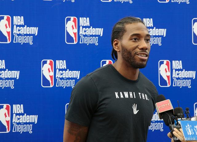 在更衣室庆 在更衣室庆